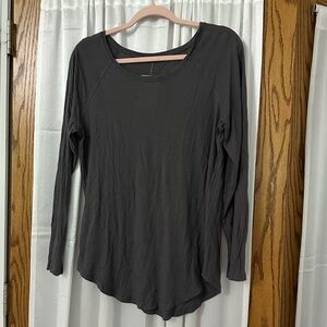 grey lululemon shirt